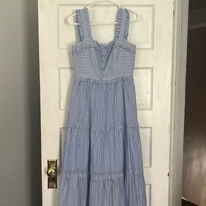 ISO: Gal meets glam Courtney